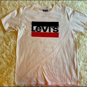 Large Levi’s T-shirt